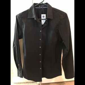 Gap stretch fitted button down size small